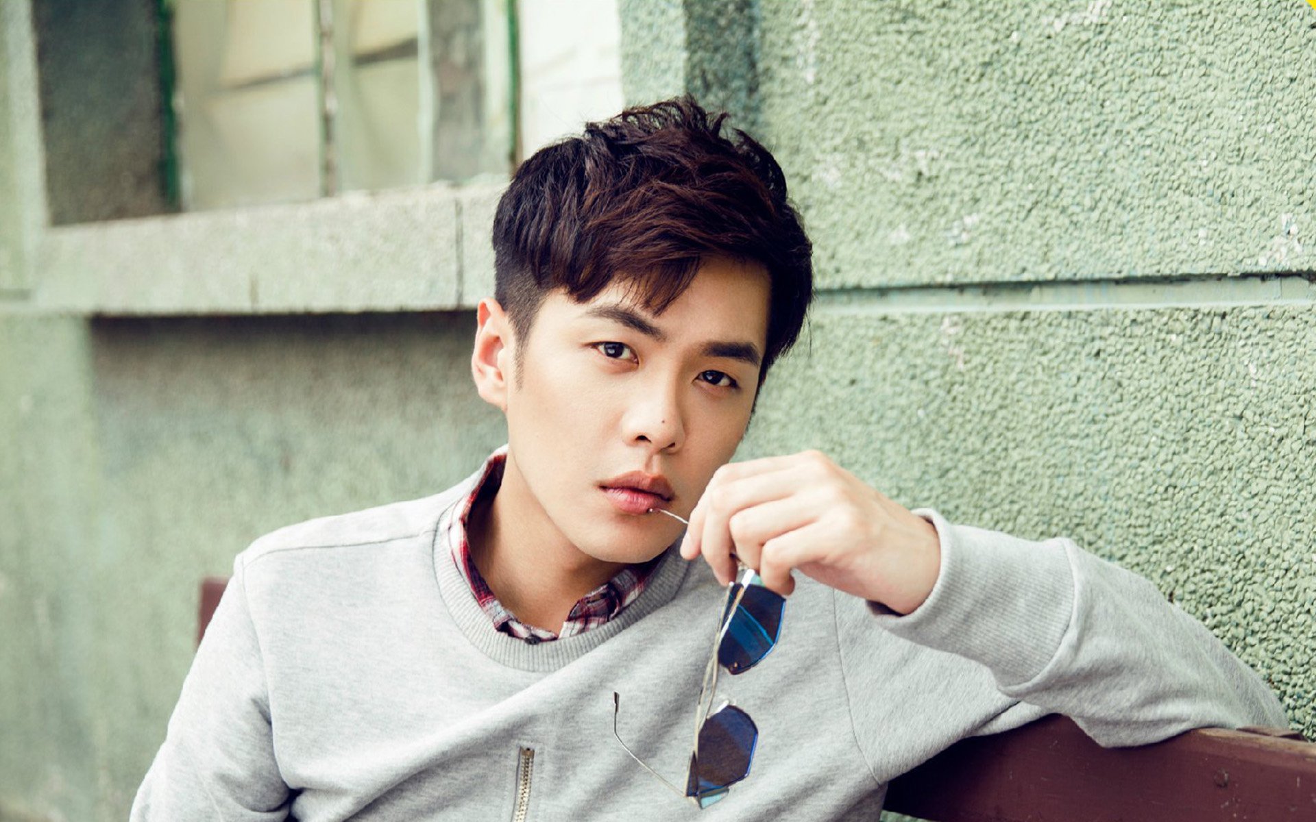 开云体育APP下载-巴黎圣日尔曼引进多名欧洲顶级球员，重塑豪门阵容，巴黎圣日尔曼队