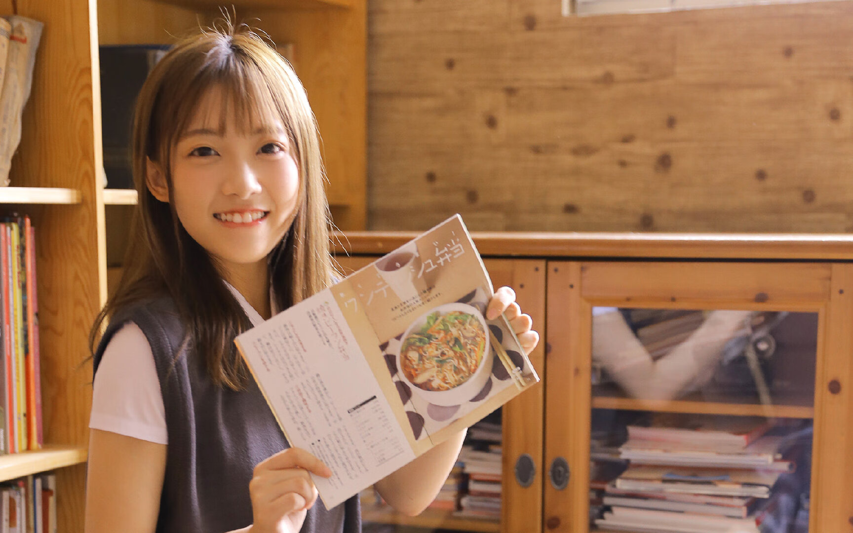 球场下雪太大,瑞士球员主动帮裁判扫线,瑞士球员受伤